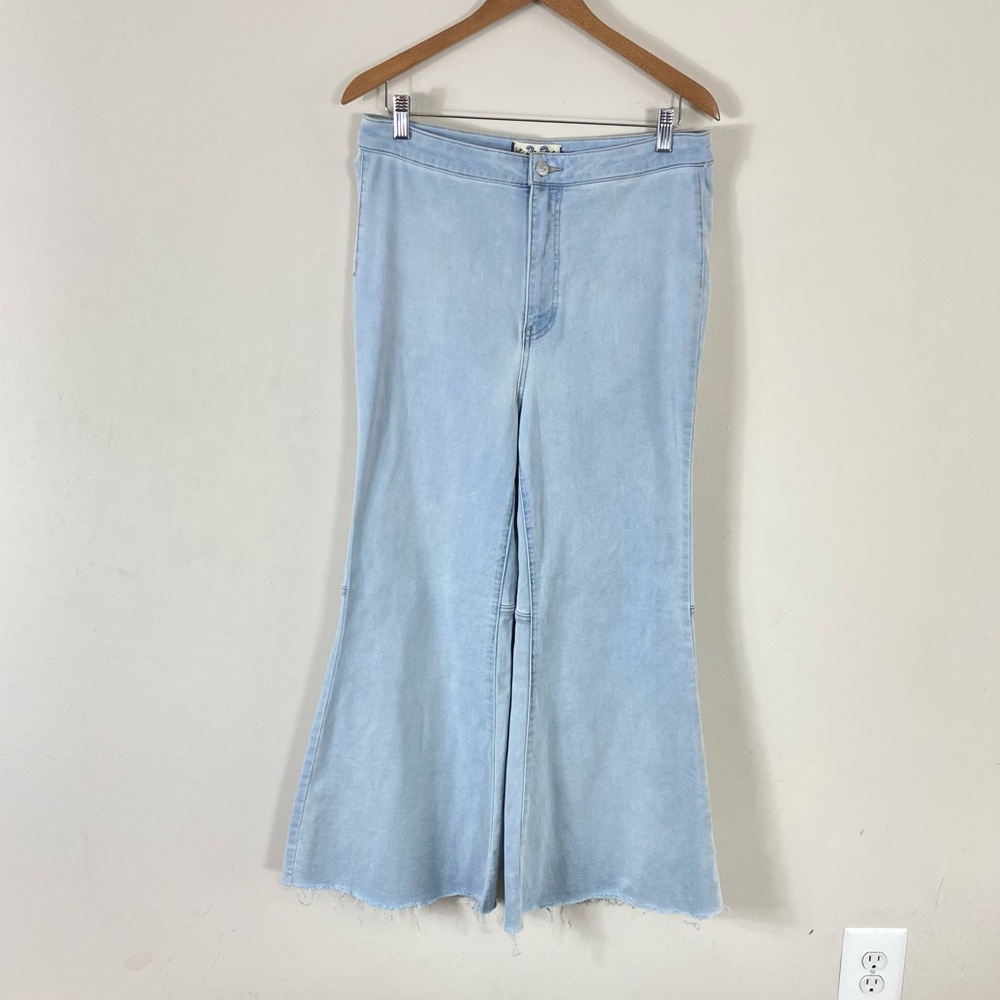 Free People Youthquake Cropped Flare Jeans in Bleach Out Light Wash - 32 - Picture 7 of 16